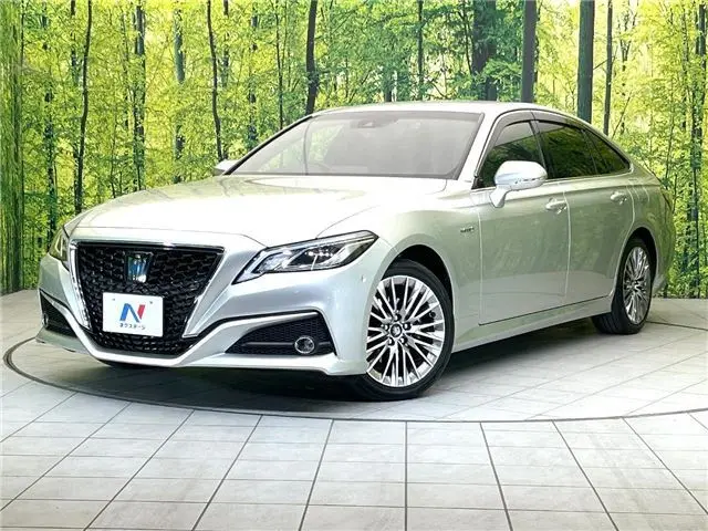 2018 Toyota Crown Hybrid S C Package - photo 1 2018 Toyota Crown Hybrid S C Package Silver Sedan for sale, Japanese used car export - photo 1 of 15 | GULJI TRADERS