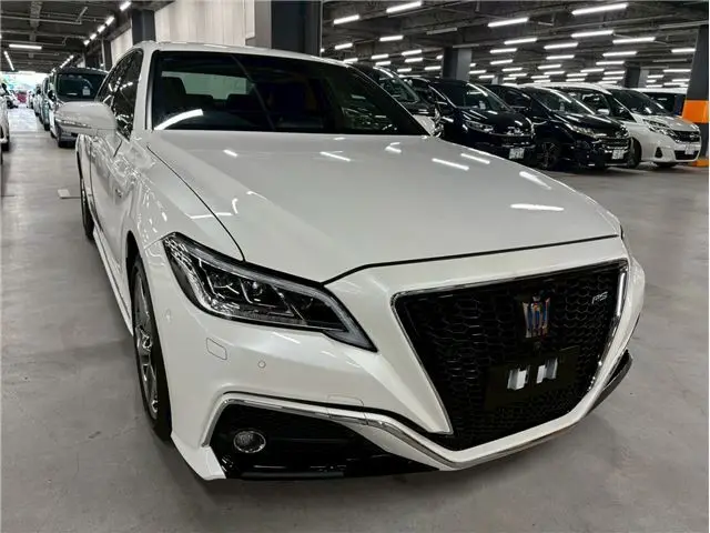 2018 Toyota Crown Hybrid RS - photo 1 2018 Toyota Crown Hybrid RS Pearl Sedan for sale, Japanese used car export - photo 1 of 23 | GULJI TRADERS