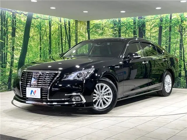 2018 Toyota Crown Hybrid Royal Saloon - photo 1 2018 Toyota Crown Hybrid Royal Saloon Black Sedan for sale, Japanese used car export - photo 1 of 30 | GULJI TRADERS