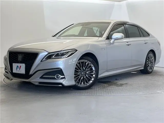 2018 Toyota Crown Hybrid G-Executive - photo 1 2018 Toyota Crown Hybrid G-Executive Silver Sedan for sale, Japanese used car export - photo 1 of 30 | GULJI TRADERS
