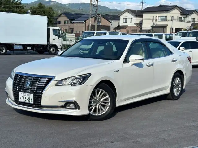 2018 Toyota Crown Hybrid Royal Saloon USS rated 4.5 points - photo 1 2018 Toyota Crown Hybrid Royal Saloon USS rated 4.5 points Pearl Sedan for sale, Japanese used car export - photo 1 of 14 | GULJI TRADERS