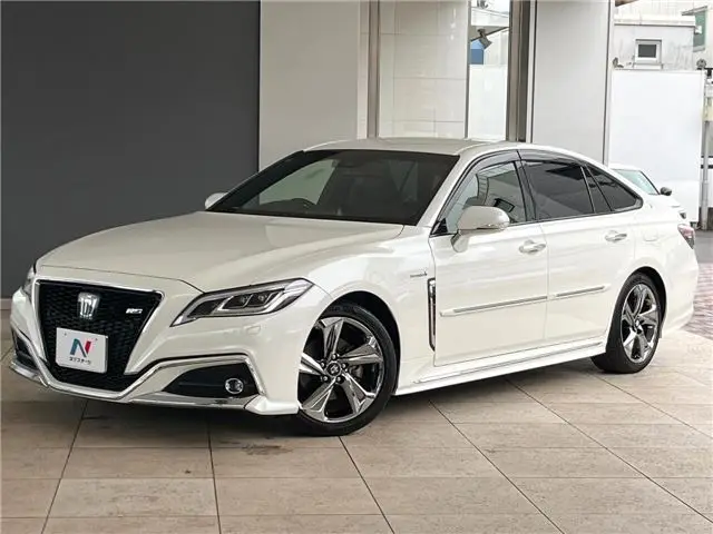 2018 Toyota Crown Hybrid RS Advance - photo 1 2018 Toyota Crown Hybrid RS Advance Pearl Sedan for sale, Japanese used car export - photo 1 of 30 | GULJI TRADERS