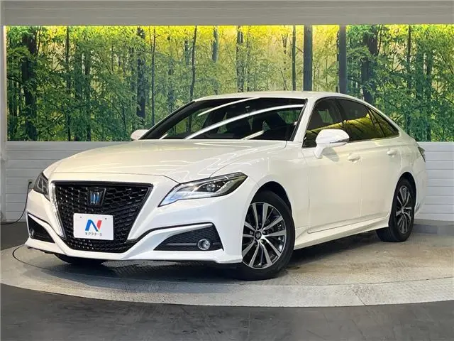 2018 Toyota Crown Hybrid S C Package Pearl Sedan for sale, Japanese used car export - photo 1 of 30 | GULJI TRADERS