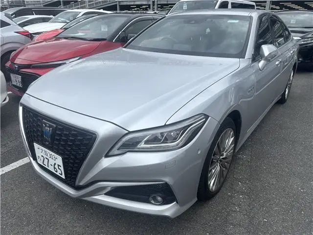 2018 Toyota Crown Hybrid G - photo 1 2018 Toyota Crown Hybrid G Silver Sedan for sale, Japanese used car export - photo 1 of 10 | GULJI TRADERS