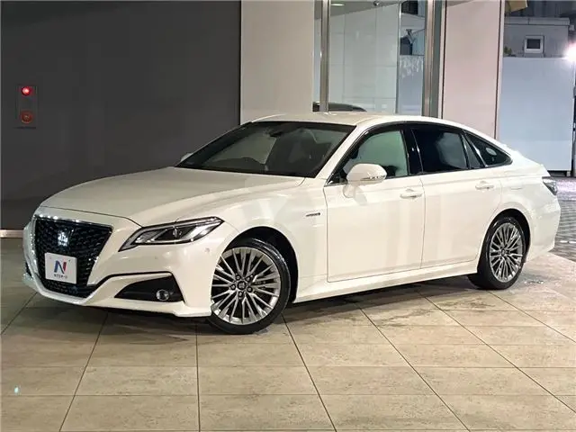 2018 Toyota Crown Hybrid S C Package - photo 1 2018 Toyota Crown Hybrid S C Package Pearl Sedan for sale, Japanese used car export - photo 1 of 30 | GULJI TRADERS