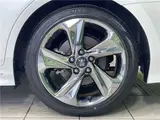 2018 Toyota Crown Hybrid RS Advance Four Pearl Sedan for sale, Japanese used car export - photo 12 of 30 | GULJI TRADERS