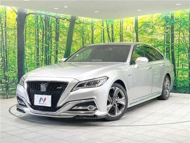2018 Toyota Crown Hybrid RS - photo 1 2018 Toyota Crown Hybrid RS Silver Sedan for sale, Japanese used car export - photo 1 of 30 | GULJI TRADERS