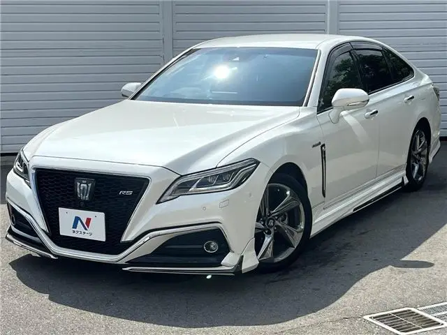 2018 Toyota Crown Hybrid RS - photo 1 2018 Toyota Crown Hybrid RS Pearl Sedan for sale, Japanese used car export - photo 1 of 30 | GULJI TRADERS