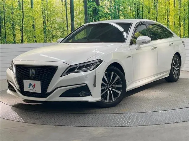 2018 Toyota Crown Hybrid G - photo 1 2018 Toyota Crown Hybrid G Pearl Sedan for sale, Japanese used car export - photo 1 of 30 | GULJI TRADERS