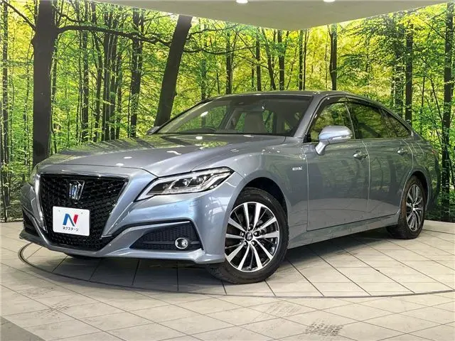 2018 Toyota Crown Hybrid G Four - photo 1 2018 Toyota Crown Hybrid G Four Silver Sedan for sale, Japanese used car export - photo 1 of 30 | GULJI TRADERS