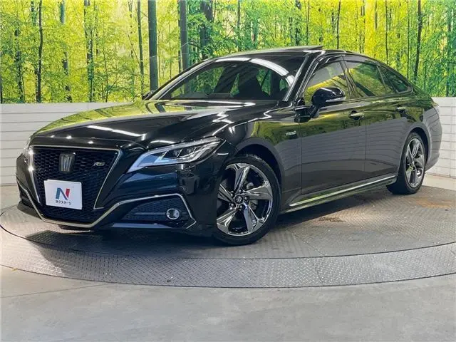 2018 Toyota Crown Hybrid RS - photo 1 2018 Toyota Crown Hybrid RS Black Sedan for sale, Japanese used car export - photo 1 of 30 | GULJI TRADERS