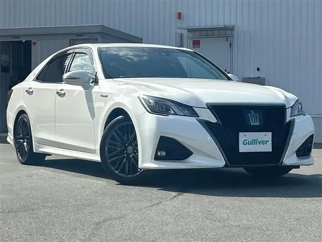 2018 Toyota Crown Hybrid Athlete SJ-Frontier LTD Pearl Sedan for sale, Japanese used car export - photo 1 of 24 | GULJI TRADERS