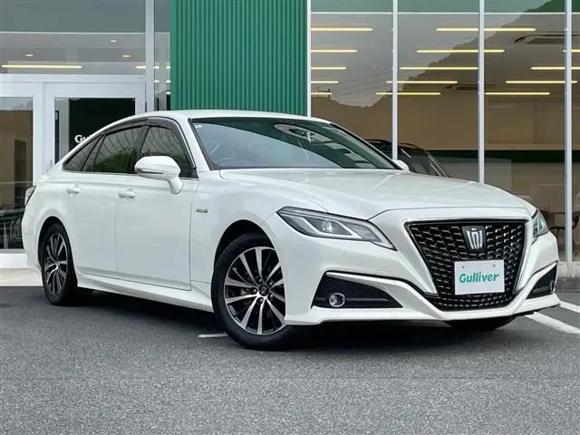 2018 Toyota Crown Hybrid S C Package - photo 1 2018 Toyota Crown Hybrid S C Package Pearl Sedan for sale, Japanese used car export - photo 1 of 24 | GULJI TRADERS