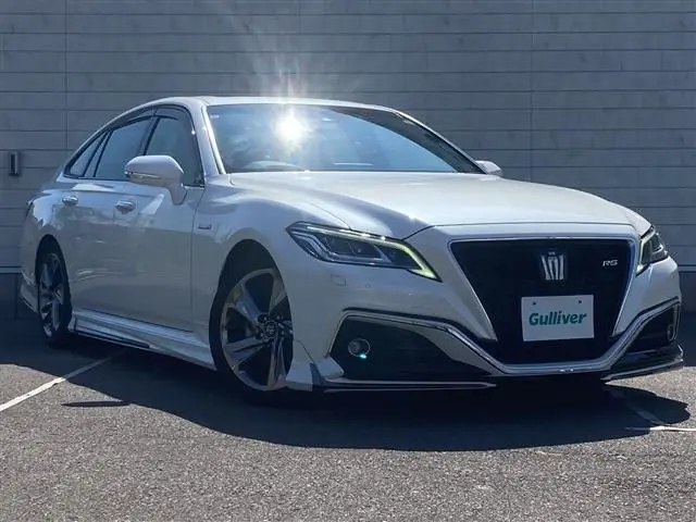 2018 Toyota Crown Hybrid RS - photo 1 2018 Toyota Crown Hybrid RS Pearl Sedan for sale, Japanese used car export - photo 1 of 24 | GULJI TRADERS