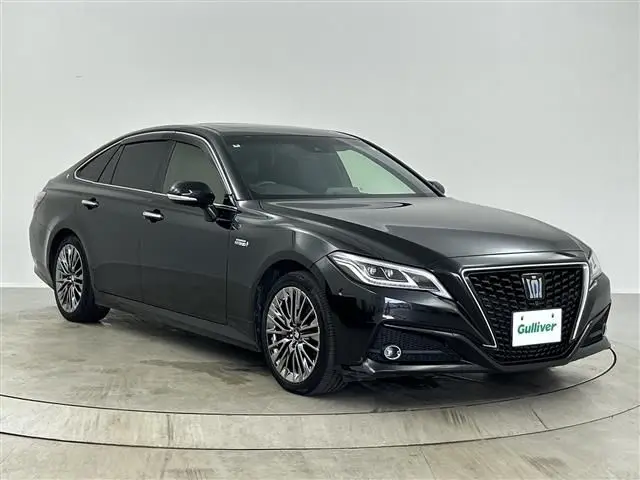 2018 Toyota Crown Hybrid G-Executive Black Sedan for sale, Japanese used car export - photo 1 of 24 | GULJI TRADERS