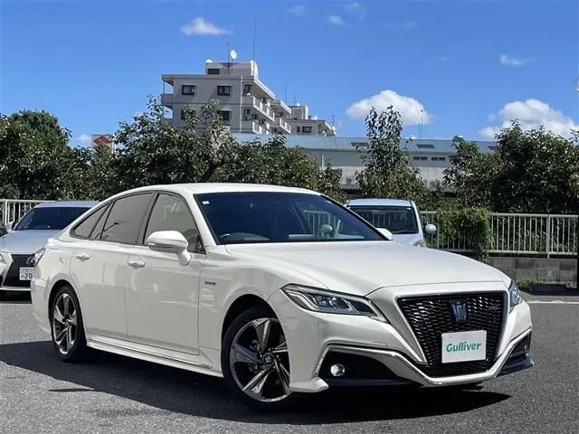 2018 Toyota Crown Hybrid RS - photo 1 2018 Toyota Crown Hybrid RS Pearl Sedan for sale, Japanese used car export - photo 1 of 23 | GULJI TRADERS
