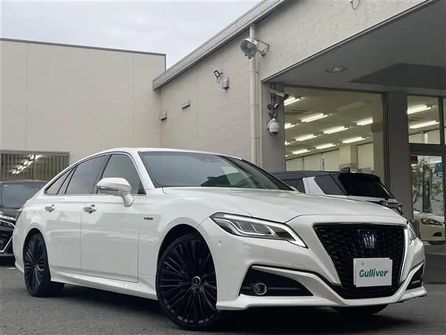 2018 Toyota Crown Hybrid G - photo 1 2018 Toyota Crown Hybrid G Pearl Sedan for sale, Japanese used car export - photo 1 of 23 | GULJI TRADERS