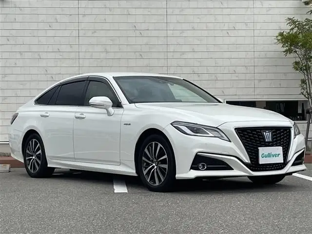 2018 Toyota Crown Hybrid S C Package - photo 1 2018 Toyota Crown Hybrid S C Package Pearl Sedan for sale, Japanese used car export - photo 1 of 24 | GULJI TRADERS
