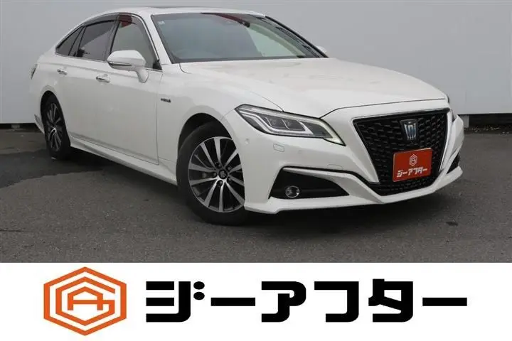 2018 Toyota Crown Hybrid G - photo 1 2018 Toyota Crown Hybrid G Pearl Sedan for sale, Japanese used car export - photo 1 of 30 | GULJI TRADERS