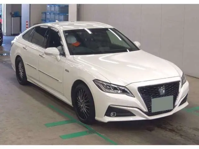 2018 Toyota Crown Hybrid G-Executive - photo 1 2018 Toyota Crown Hybrid G-Executive Pearl Sedan for sale, Japanese used car export - photo 1 of 6 | GULJI TRADERS