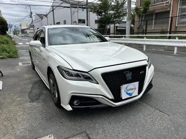 2018 Toyota Crown Hybrid RS - photo 1 2018 Toyota Crown Hybrid RS Pearl Sedan for sale, Japanese used car export - photo 1 of 6 | GULJI TRADERS