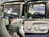 2018 Toyota Crown Hybrid Royal Saloon G Pearl Sedan for sale, Japanese used car export - photo 5 of 9 | GULJI TRADERS