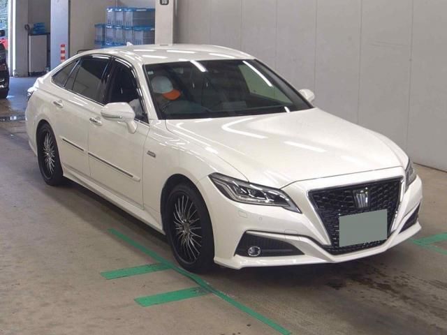 2018 Toyota Crown Hybrid - photo 1 2018 Toyota Crown Hybrid Sedan for sale, Japanese used car export - photo 1 of 6 | GULJI TRADERS