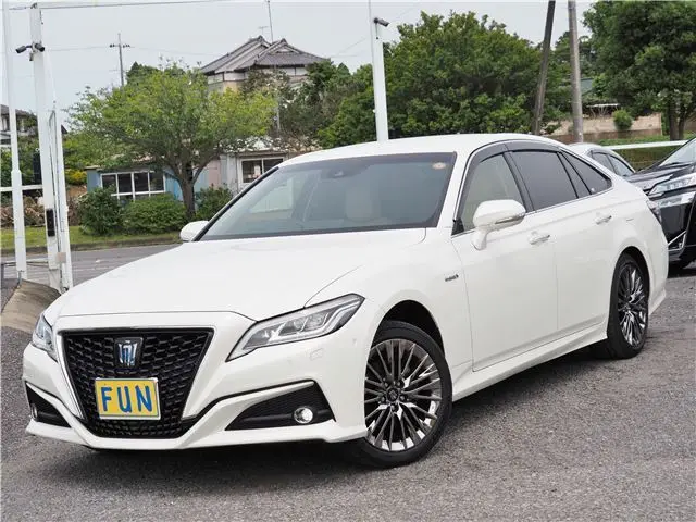 2019 Toyota Crown Hybrid G-Executive Four 4WD ★ Safety Package+ - photo 1 2019 Toyota Crown Hybrid G-Executive Four 4WD ★ Safety Package+ Pearl Sedan for sale, Japanese used car export - photo 1 of 63 | GULJI TRADERS
