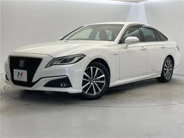 2019 Toyota Crown Hybrid S C Package - photo 1 2019 Toyota Crown Hybrid S C Package Pearl Sedan for sale, Japanese used car export - photo 1 of 30 | GULJI TRADERS