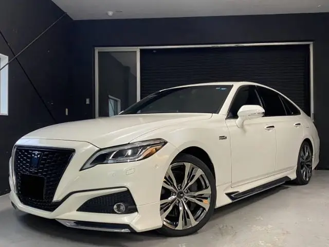 2019 Toyota Crown Hybrid G Executive - photo 1 2019 Toyota Crown Hybrid G Executive Pearl Sedan for sale, Japanese used car export - photo 1 of 18 | GULJI TRADERS