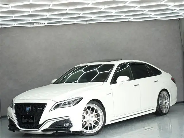 2019 Toyota Crown Hybrid RS Advance - photo 1 2019 Toyota Crown Hybrid RS Advance Pearl Sedan for sale, Japanese used car export - photo 1 of 80 | GULJI TRADERS