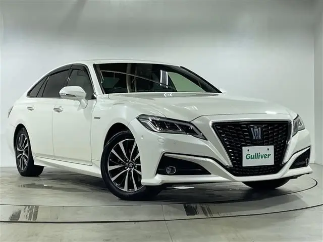 2019 Toyota Crown Hybrid G - photo 1 2019 Toyota Crown Hybrid G Pearl Sedan for sale, Japanese used car export - photo 1 of 24 | GULJI TRADERS