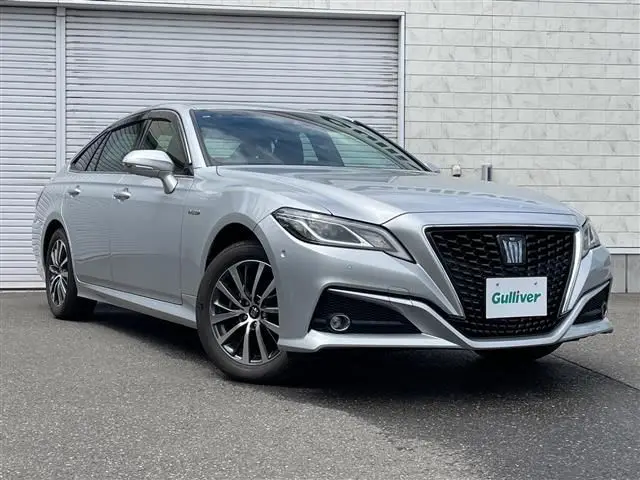2019 Toyota Crown Hybrid S Four 4WD - photo 1 2019 Toyota Crown Hybrid S Four 4WD Silver Sedan for sale, Japanese used car export - photo 1 of 24 | GULJI TRADERS