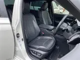 2019 Toyota Crown Hybrid RS Advance Four 4WD Pearl Sedan for sale, Japanese used car export - photo 17 of 24 | GULJI TRADERS