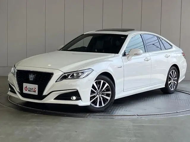 2019 Toyota Crown Hybrid Hybrid 2.5 G Easy Closer! Rear Sunscreen - photo 1 2019 Toyota Crown Hybrid Hybrid 2.5 G Easy Closer! Rear Sunscreen Pearl Sedan for sale, Japanese used car export - photo 1 of 10 | GULJI TRADERS
