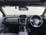 2019 Toyota Crown Hybrid Hybrid 2.5 G Easy Closer! Rear Sunscreen Pearl Sedan for sale, Japanese used car export - photo 3 of 10 | GULJI TRADERS