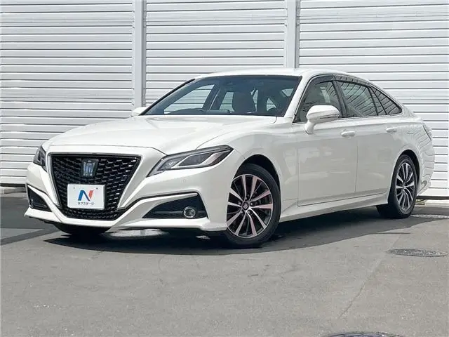 2020 Toyota Crown Hybrid S C Package - photo 1 2020 Toyota Crown Hybrid S C Package Pearl Sedan for sale, Japanese used car export - photo 1 of 30 | GULJI TRADERS