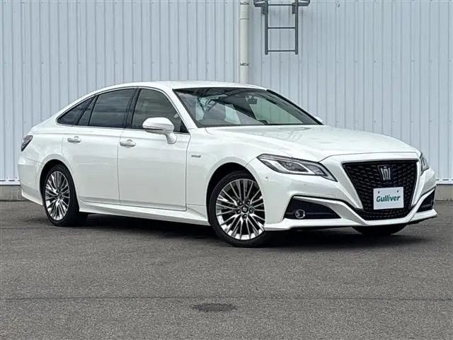 2020 Toyota Crown Hybrid S Elegance Style - photo 1 2020 Toyota Crown Hybrid S Elegance Style Pearl Sedan for sale, Japanese used car export - photo 1 of 24 | GULJI TRADERS
