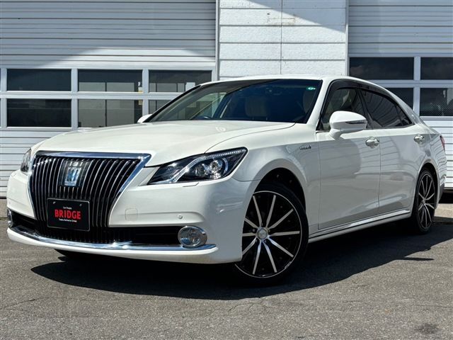 2015 Toyota Crown Majesta HV 2.5 Four Sedan for sale, Japanese used car export - photo 1 of 30 | GULJI TRADERS