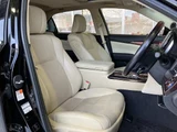2016 Toyota Crown Majesta 3.5 Sedan for sale, Japanese used car export - photo 4 of 10 | GULJI TRADERS