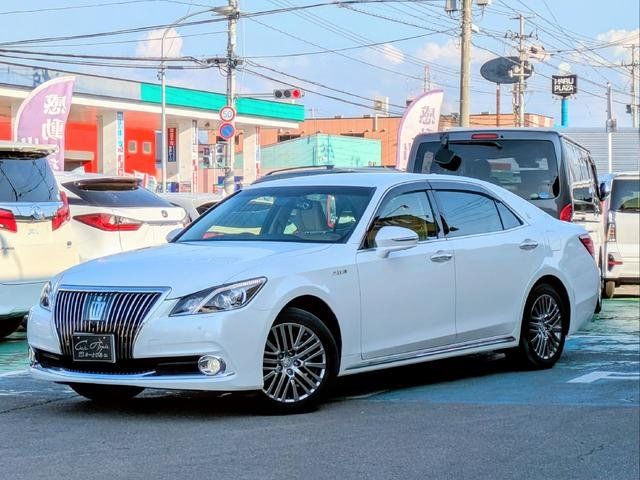 2016 Toyota Crown Majesta Hybrid Four Sedan for sale, Japanese used car export - photo 1 of 24 | GULJI TRADERS