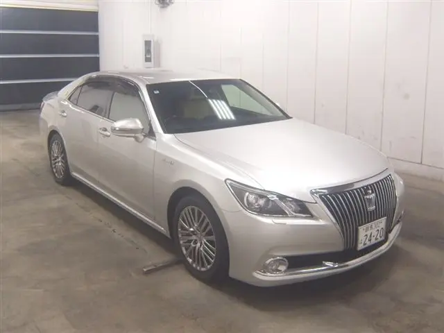 2016 Toyota Crown Majesta - photo 1 2016 Toyota Crown Majesta Silver Sedan for sale, Japanese used car export - photo 1 of 7 | GULJI TRADERS