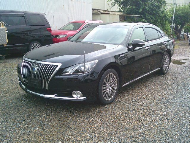 2016 Toyota Crown Majesta F Ver. Sedan for sale, Japanese used car export - photo 1 of 16 | GULJI TRADERS