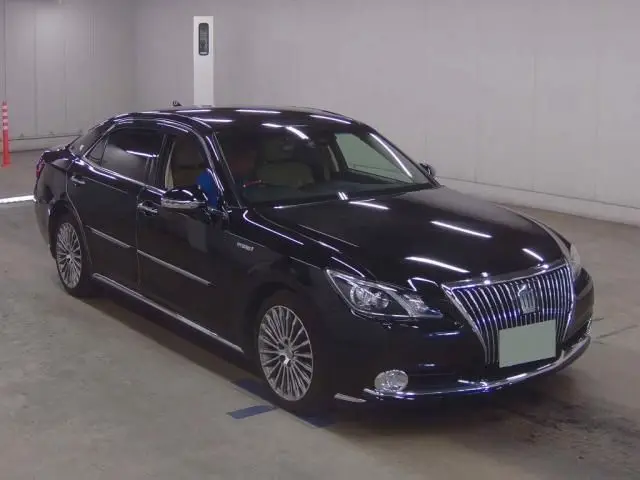 2016 Toyota Crown Majesta F version - photo 1 2016 Toyota Crown Majesta F version Black Sedan for sale, Japanese used car export - photo 1 of 5 | GULJI TRADERS