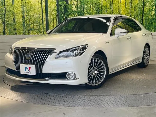 2017 Toyota Crown Majesta F version - photo 1 2017 Toyota Crown Majesta F version Pearl Sedan for sale, Japanese used car export - photo 1 of 30 | GULJI TRADERS