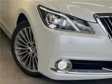 2017 Toyota Crown Majesta F version Pearl Sedan for sale, Japanese used car export - photo 6 of 30 | GULJI TRADERS
