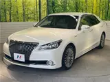 2017 Toyota Crown Majesta F version Pearl Sedan for sale, Japanese used car export - photo 14 of 30 | GULJI TRADERS