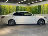 2017 Toyota Crown Majesta F version Pearl Sedan for sale, Japanese used car export - photo 25 of 30 | GULJI TRADERS