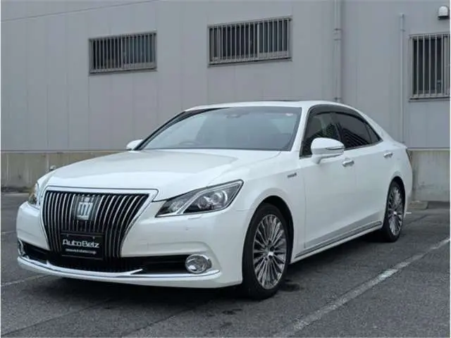 2017 Toyota Crown Majesta 3.5 F version - photo 1 2017 Toyota Crown Majesta 3.5 F version Pearl Sedan for sale, Japanese used car export - photo 1 of 35 | GULJI TRADERS