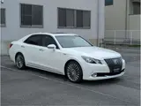 2017 Toyota Crown Majesta 3.5 F version Pearl Sedan for sale, Japanese used car export - photo 2 of 35 | GULJI TRADERS